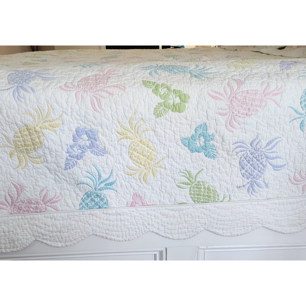 Lilly Pulitzer Quilt Comforter Bedspread Pastel Pineapples + 2 Shams KING - Picture 5 of 11